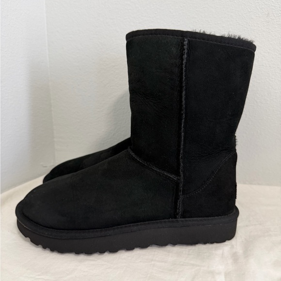 Ugg Classic Short ll chestnut boots black size 10 - Picture 2 of 9